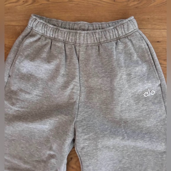 ALO Accolade Straight Leg Sweatpant, Men’s Small NEW, Athletic Heather Grey - Picture 3 of 6